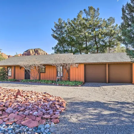 1 Mi to Cathedral Rock Trailhead: Home w/ Sunroom