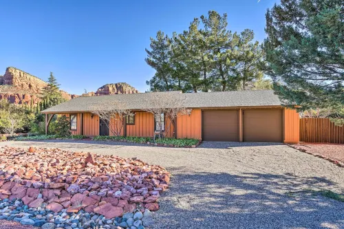 Spacious Yard with Mtn Views! Scenic Sedona Retreat