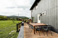 Whispering Hollow Lodge on Greer Main St! - WiFi
