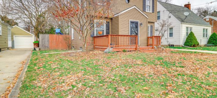 Walk to Adrian College: Family Home in Michigan Hotels in Lenawee County