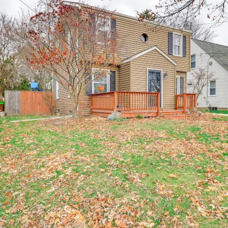 Walk to Adrian College: Family Home in Michigan