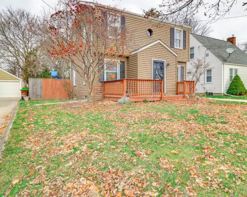 Walk to Adrian College: Family Home in Michigan Hotels in Adrian