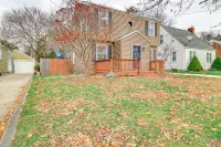 Walk to Adrian College: Family Home in Michigan