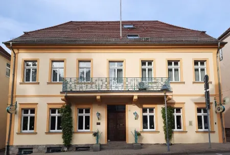 Hotel Garni Schlossgarten Отели в г. Блуменхольц