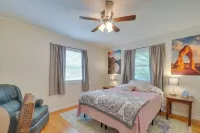 Oak Ridge Retreat w/ Porch < 1 Mi to Downtown Hotels in Oak Ridge