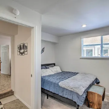 Convenient Burien Getaway 12 Mi to Dtwn Sea!