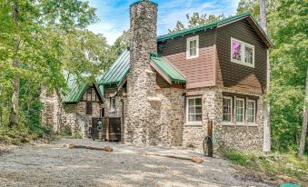 Cozy Steelville Retreat: River + Trail Access!