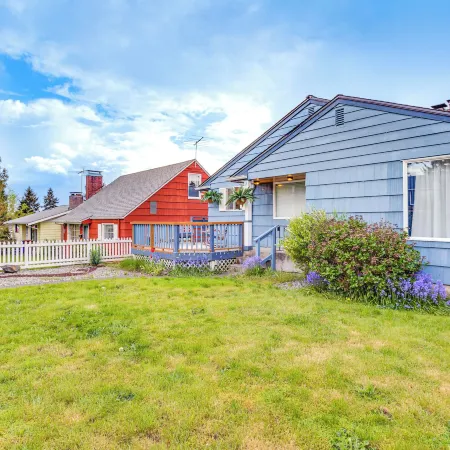 Vibrant Tacoma Retreat, Near Point Defiance Park!