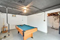 Quaint Cedar Rapids Home, 4 Mi to Downtown! - Homestays