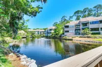 2 Mi to Beach Dog-Friendly Hilton Head Condo!
