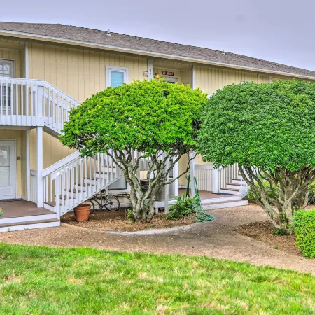 Cozy Destin Condo w/ Amenities + Private Beach!
