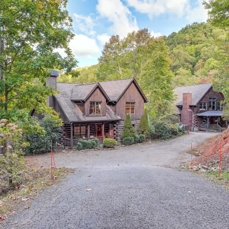 Hot Tub and Fire Pit Getaway Near Nantahala Gorge!