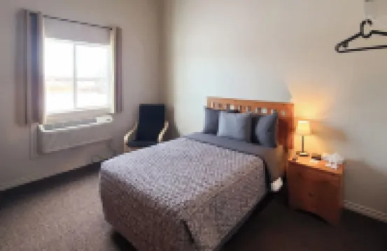 WorkStay Lodging - Yarbo, SK - Near Esterhazy & Mosaic K1, K2, & K3 Hotel di 