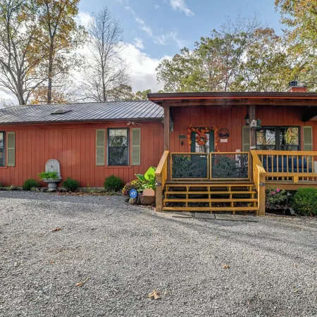 Cadiz Vacation Home w/ Deck: Walk to Lake Barkley