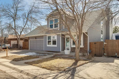 6 Mi to Dtwn: Arvada Home w/ Hot Tub & Yard - 3 estrellas