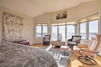 Kayaks, Deck & Pond Access: Rhode Island Retreat! - spa