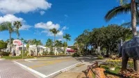 Richard's Motel - parking