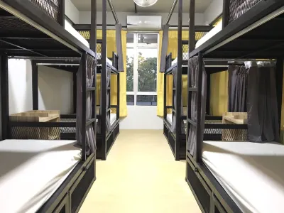 The Good Travelers Hostel - KL Airport Hotel di 