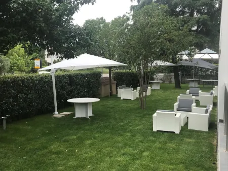 Domus Grand Hotel Отели в г. Ренде