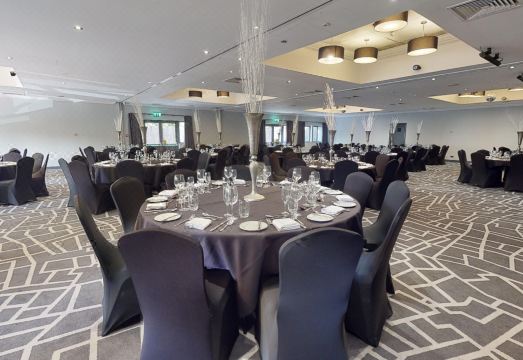 빌리지 호텔 카디프 외관 및 시설