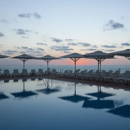 Island Luxurious Suites Hotel