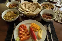 Neem Tree House Hotel di Kirinda
