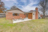 6 Mi to Dtwn: Dog-friendly Home w/ Yard in Tulsa - Homestays