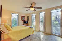 6 Mi to Manatee Springs! Family Riverfront Getaway - Homestays
