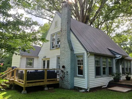 Shady OaksCharming 2-bedroom cottage in Talladega