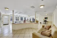 Fun Downtown Delray Home-Walk to Atlantic Ave.-Pool-Tiki Hut-Bikes-WiFi-Near All