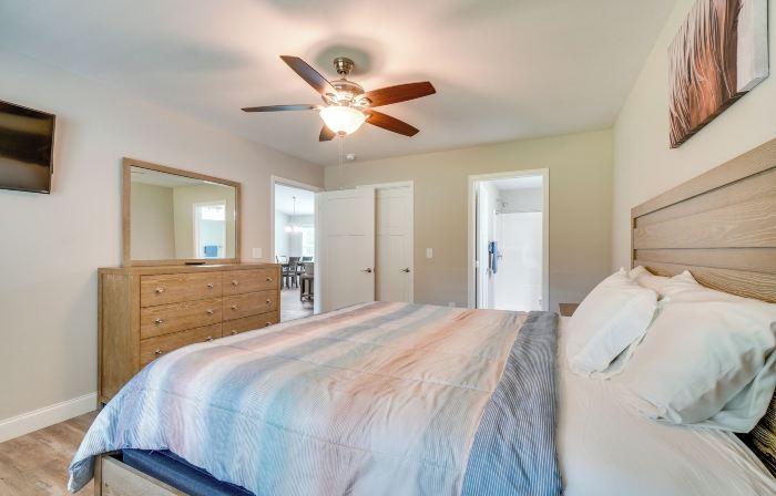 Wraparound Porch: Home Near Dtwn Crossville!
