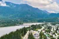 Richca Chalets Resort Hotels in Hope