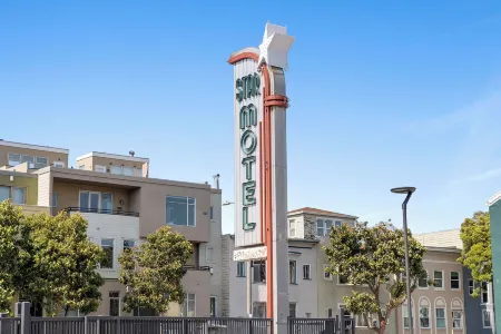 Star Motel Отели рядом с достопримечательностью «Золотые Ворота»