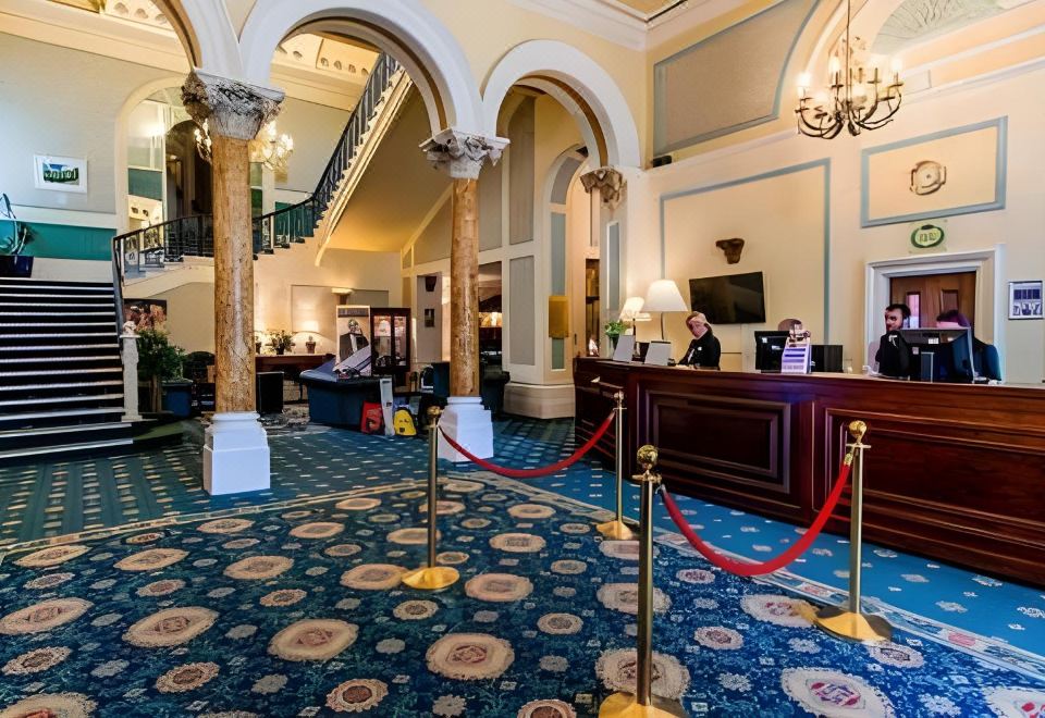 5. 더 팰리스 호텔..