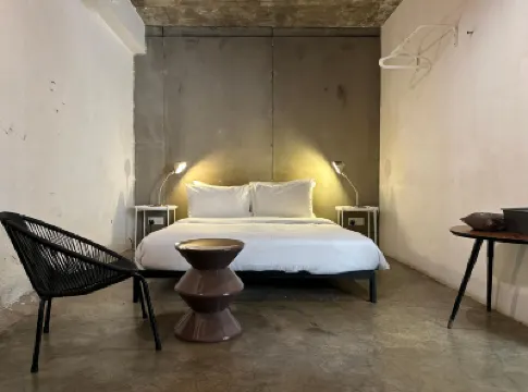 The Frame Guesthouse Hotel berhampiran Lorong Love