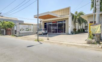 Sunshine Family Homestay Near Terminal 1 Juanda Airport