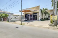 Sunshine Family Homestay Near Terminal 1 Juanda Airport Hotels in Waru