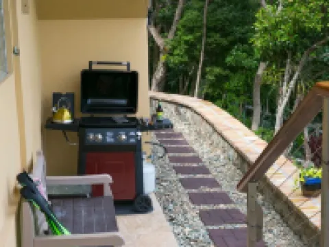 Couples Retreat, Sweeping VIEWS, Kayaks Await at the Beach! Hotels in Coral Bay
