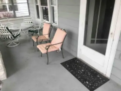 Entire House Downtown PC - off street parking