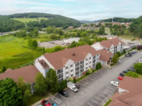 White River Inn & Suites Hotels in Hartford