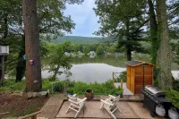 Lakefront Cottage on Moon Lake