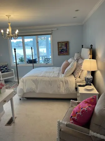 Bluebell Cottage!  Waterfront, Boat Dock in Gloucester VA. Handicap accessible!