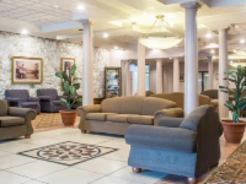 Quality Inn & Suites Palm Island Indoor Waterpark Hotels in Batavia