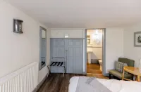 The White Horse Inn Hotels in Great Tew