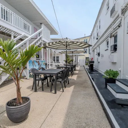 Alante Oceanfront Motel