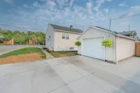 Kingwood Cottage, a beautiful 2-bedroom cottage across from Kingwood