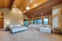 Cedars at Palisades by Avantstay Hot Tub, Resort Access, and Mountain Views Hotels near Tahoe Pines HOA Pier and Beach