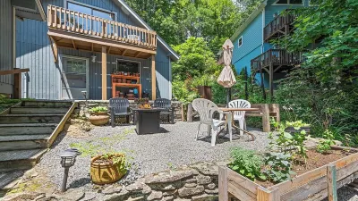 Starswept Studio- Walk to Brewery or Breakfast, Close to Gsmnp and the Brp.