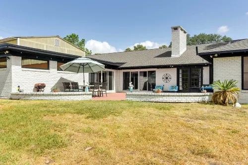 Indoor Pool: Peaceful Oasis in Hitchcock!