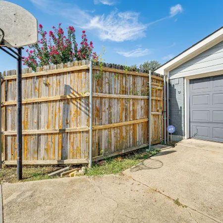 Yard and Patio Dallas Area Home by Parks and Dining